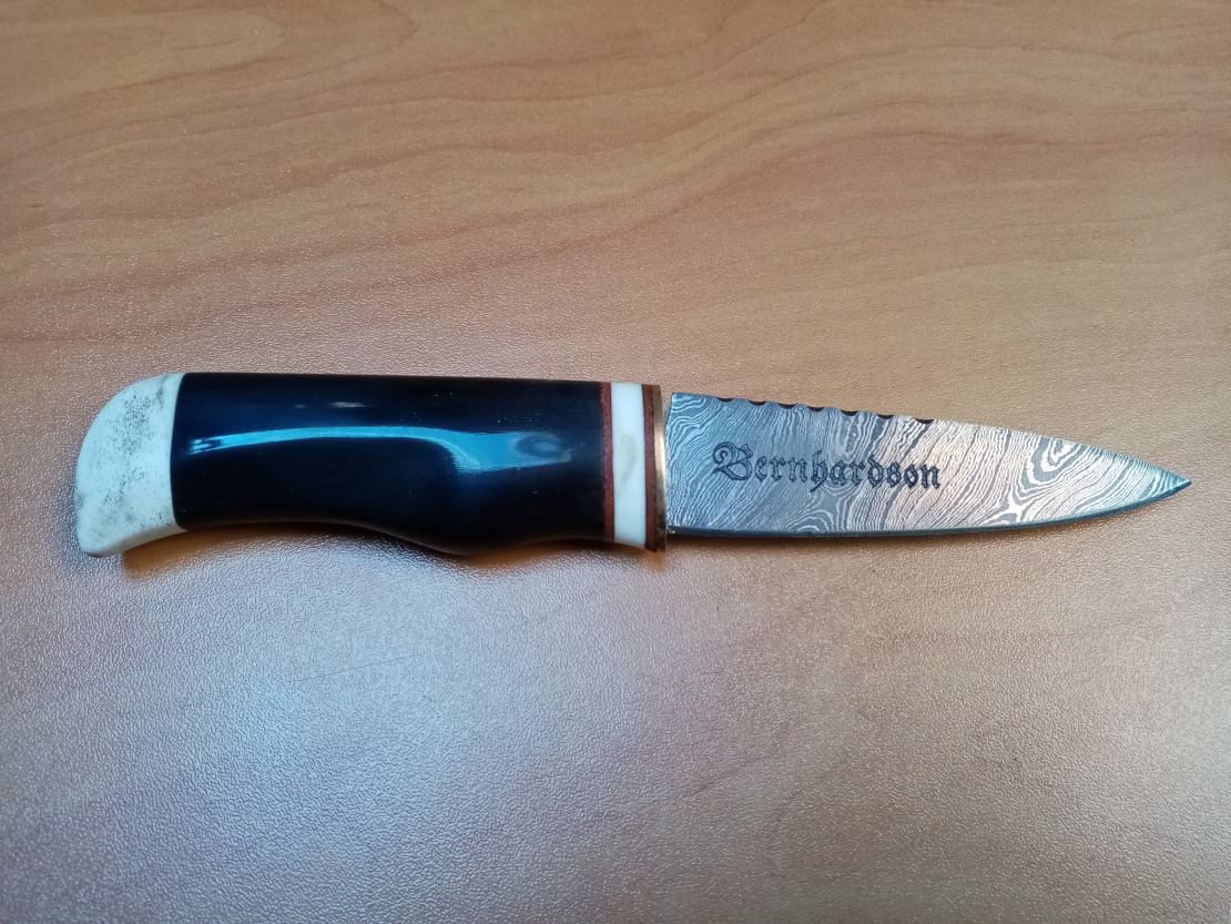 Costum-made sgian-dubh